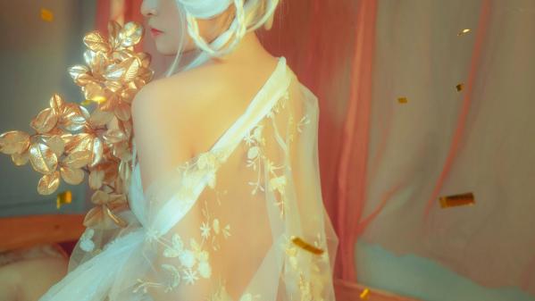    爆机少女喵小吉魔术写真：古风白发仙女cos，梦幻金粉轻纱，极致唯美神秘幻境第8张图片