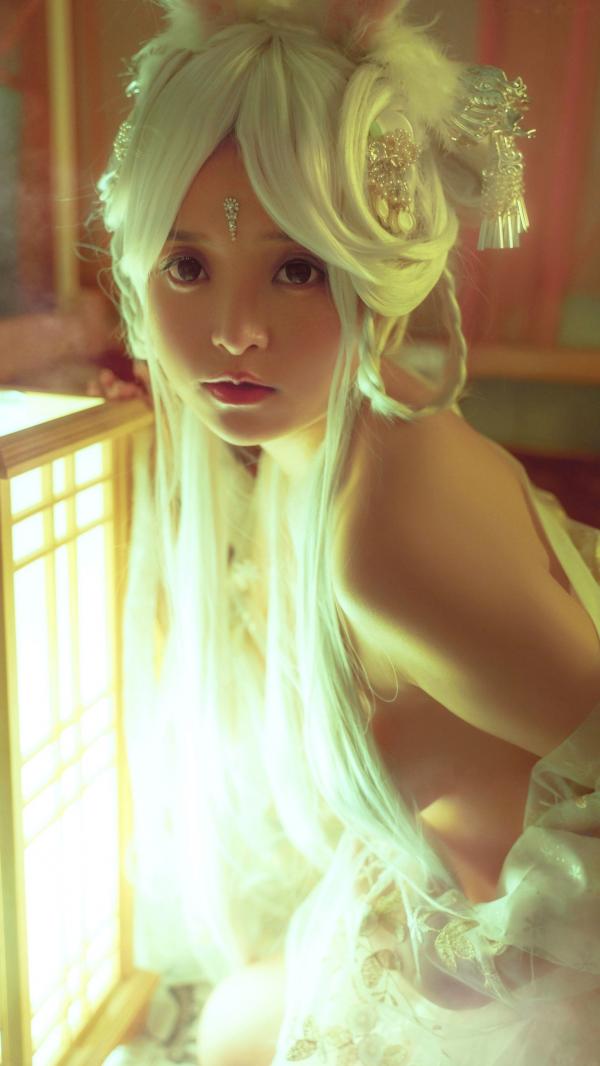    爆机少女喵小吉魔术写真：古风白发仙女cos，梦幻金粉轻纱，极致唯美神秘幻境第12张图片
