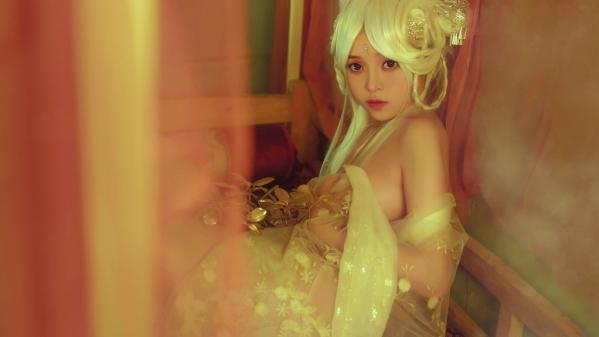    爆机少女喵小吉魔术写真：古风白发仙女cos，梦幻金粉轻纱，极致唯美神秘幻境第14张图片