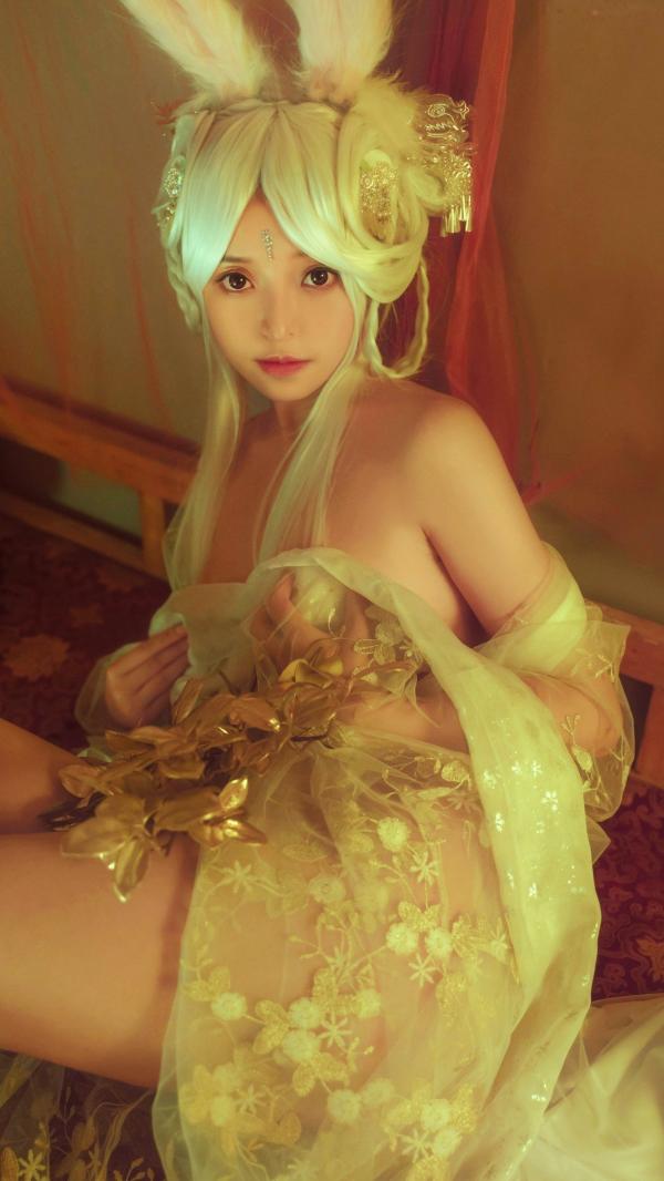    爆机少女喵小吉魔术写真：古风白发仙女cos，梦幻金粉轻纱，极致唯美神秘幻境第15张图片