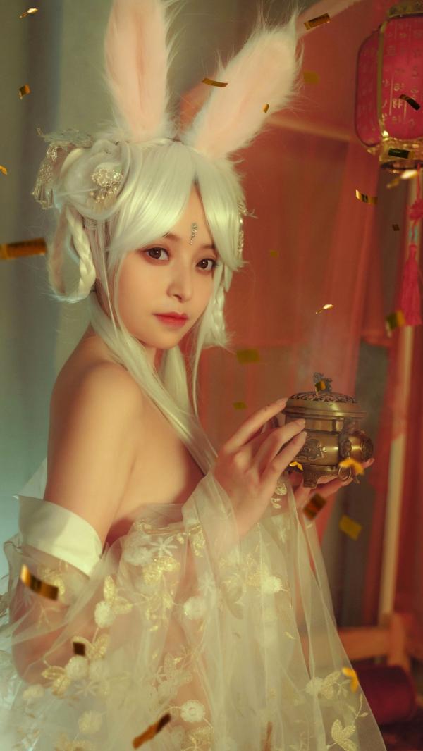    爆机少女喵小吉魔术写真：古风白发仙女cos，梦幻金粉轻纱，极致唯美神秘幻境第30张图片