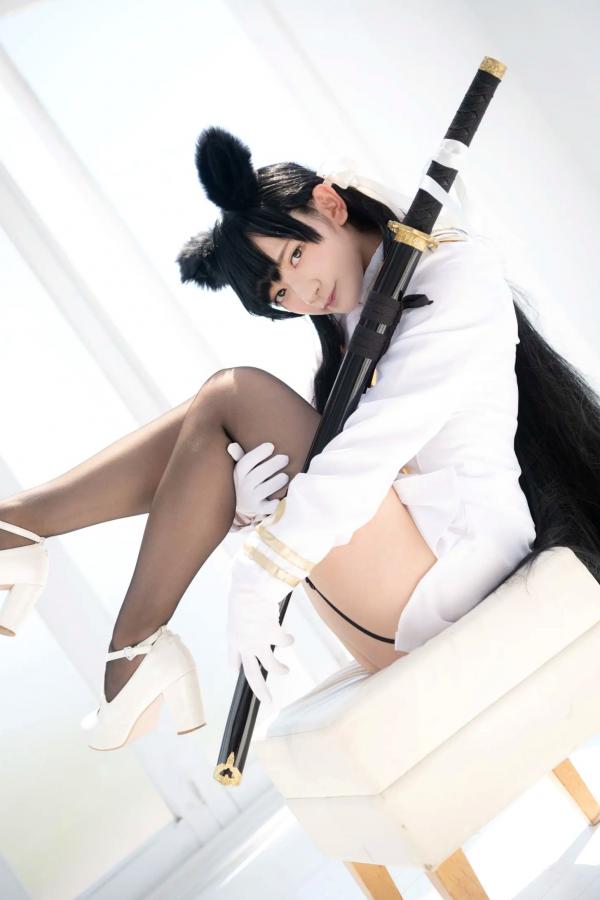    (Cosplay) 樱井Sakurai爱宕cos重现：猫耳制服少女手持长刀，极致黑丝诱惑，带你感受心动お仕置き时刻第53张图片