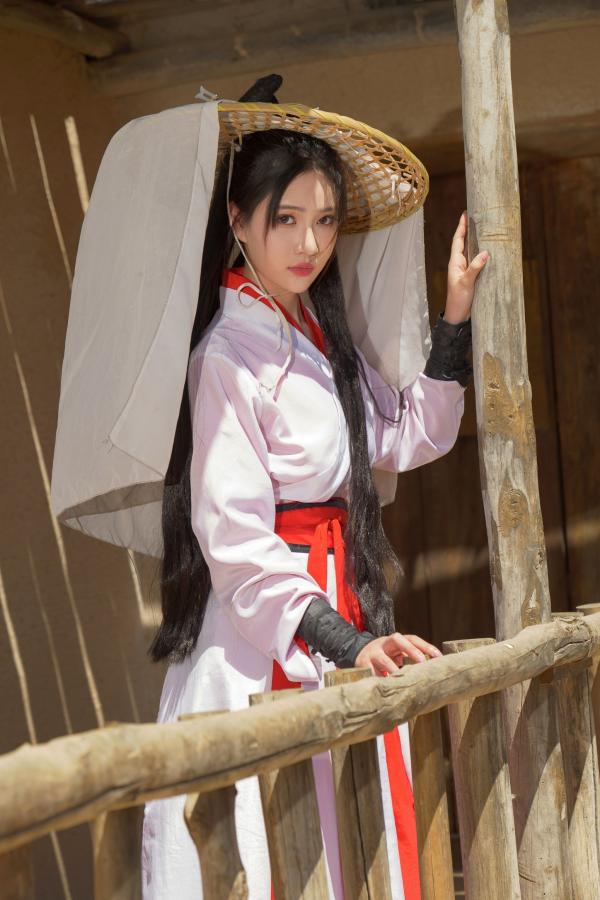 年年Nnian 年年  《年年Nnian-青丝诀》古风侠女唯美写真，西域边塞场景下的冷艳气质红白古装COS第16张图片