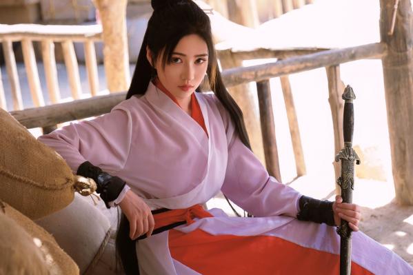 年年Nnian 年年  《年年Nnian-青丝诀》古风侠女唯美写真，西域边塞场景下的冷艳气质红白古装COS第28张图片