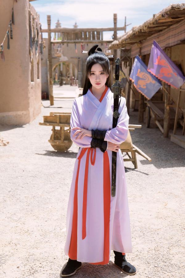 年年Nnian 年年  《年年Nnian-青丝诀》古风侠女唯美写真，西域边塞场景下的冷艳气质红白古装COS第30张图片