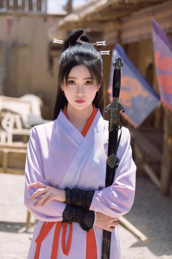 年年Nnian 年年  《年年Nnian-青丝诀》古风侠女唯美写真，西域边塞场景下的冷艳气质红白古装COS第31张图片