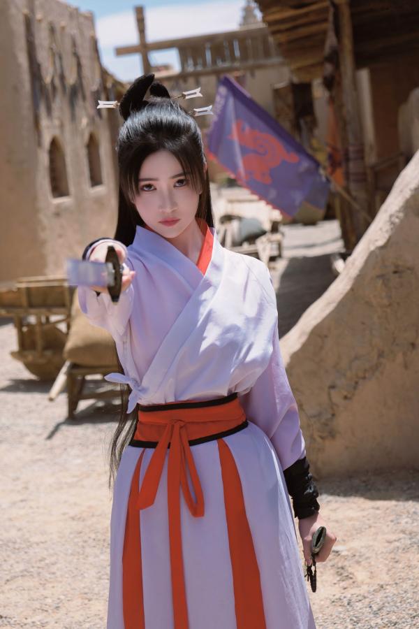 年年Nnian 年年  《年年Nnian-青丝诀》古风侠女唯美写真，西域边塞场景下的冷艳气质红白古装COS第32张图片