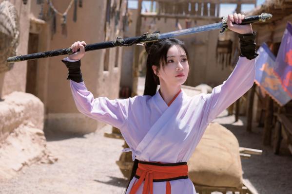 年年Nnian 年年  《年年Nnian-青丝诀》古风侠女唯美写真，西域边塞场景下的冷艳气质红白古装COS第34张图片