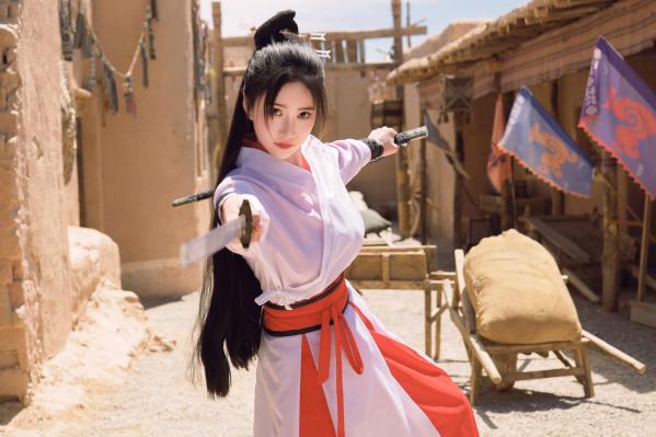 年年Nnian 年年  《年年Nnian-青丝诀》古风侠女唯美写真，西域边塞场景下的冷艳气质红白古装COS第35张图片