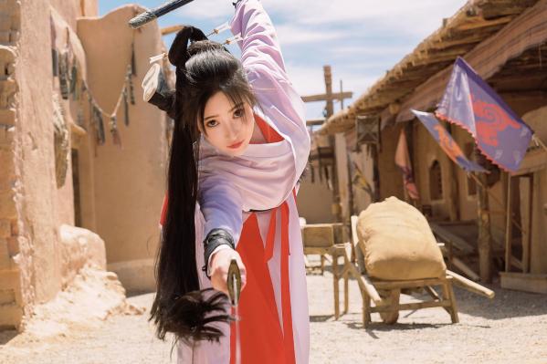 年年Nnian 年年  《年年Nnian-青丝诀》古风侠女唯美写真，西域边塞场景下的冷艳气质红白古装COS第36张图片