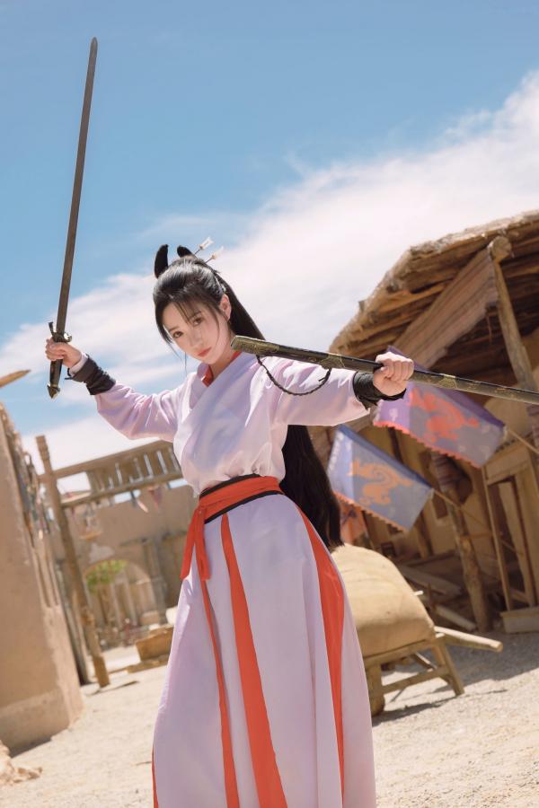 年年Nnian 年年  《年年Nnian-青丝诀》古风侠女唯美写真，西域边塞场景下的冷艳气质红白古装COS第41张图片
