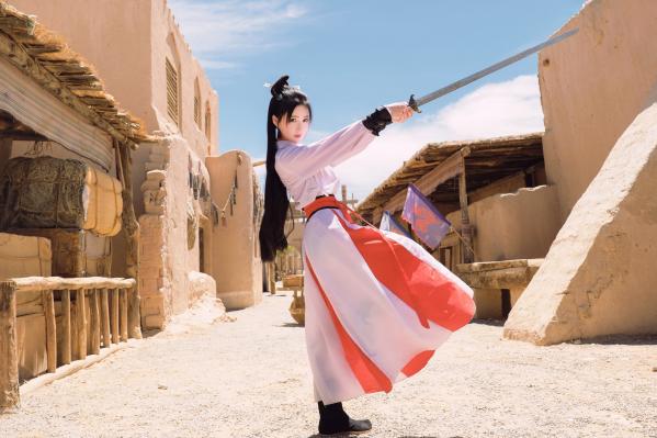 年年Nnian 年年  《年年Nnian-青丝诀》古风侠女唯美写真，西域边塞场景下的冷艳气质红白古装COS第47张图片