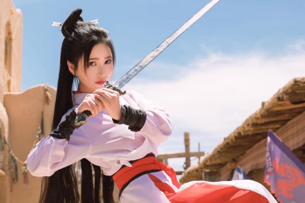 年年Nnian 年年  《年年Nnian-青丝诀》古风侠女唯美写真，西域边塞场景下的冷艳气质红白古装COS第49张图片