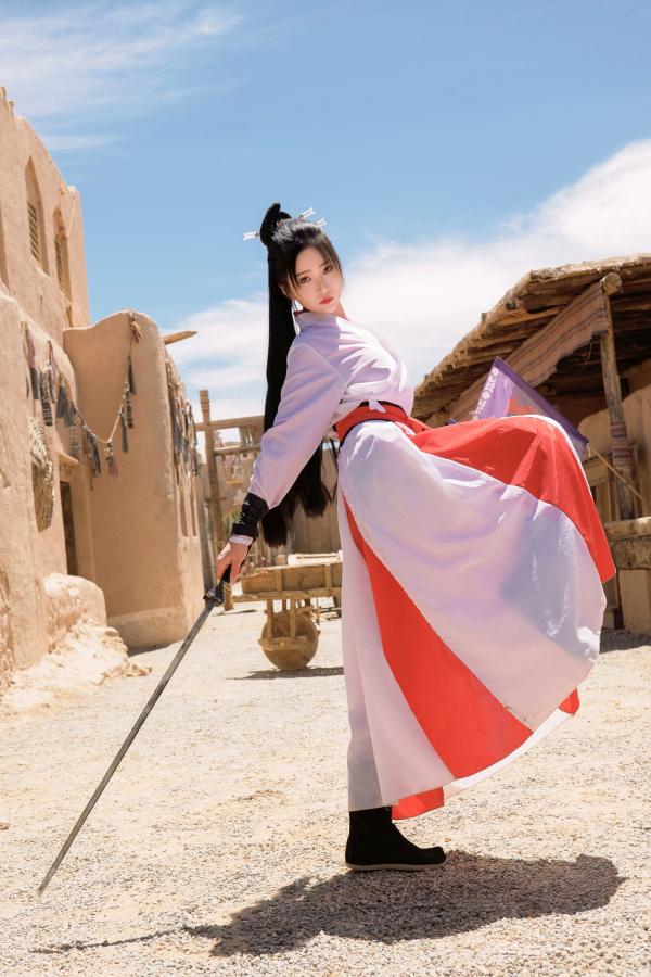 年年Nnian 年年  《年年Nnian-青丝诀》古风侠女唯美写真，西域边塞场景下的冷艳气质红白古装COS第50张图片
