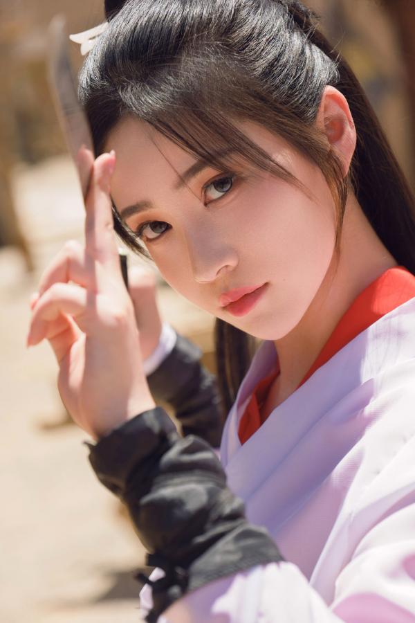 年年Nnian 年年  《年年Nnian-青丝诀》古风侠女唯美写真，西域边塞场景下的冷艳气质红白古装COS第52张图片