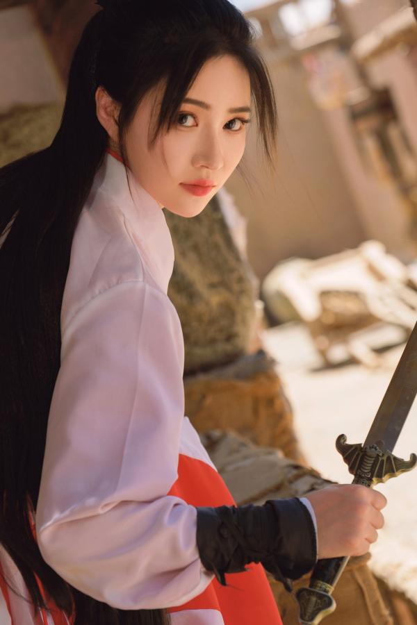 年年Nnian 年年  《年年Nnian-青丝诀》古风侠女唯美写真，西域边塞场景下的冷艳气质红白古装COS第53张图片