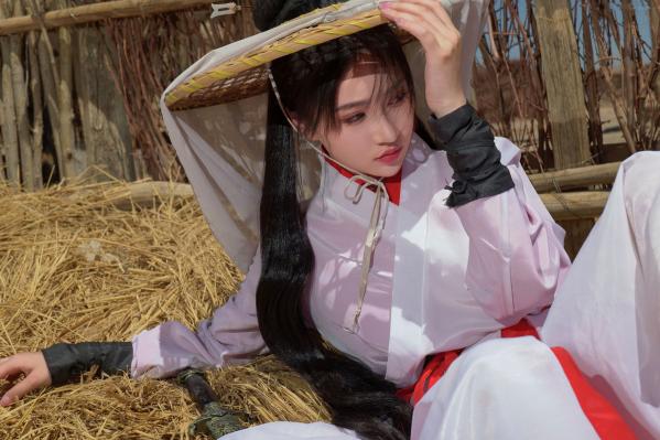 年年Nnian 年年  《年年Nnian-青丝诀》古风侠女唯美写真，西域边塞场景下的冷艳气质红白古装COS第54张图片