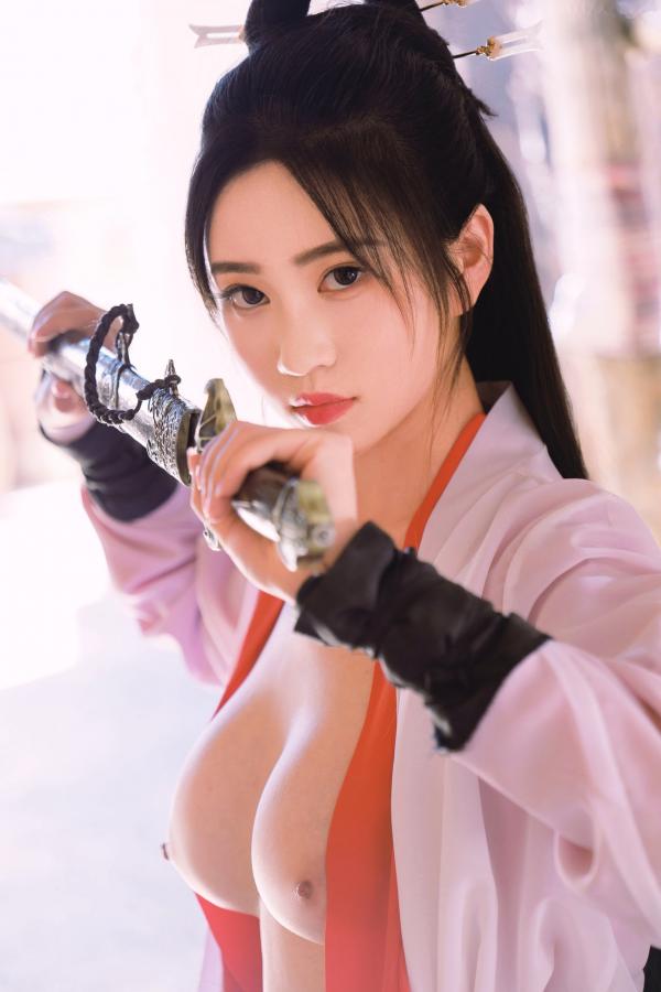 年年Nnian 年年  《年年Nnian-青丝诀》古风侠女唯美写真，西域边塞场景下的冷艳气质红白古装COS第65张图片