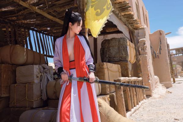 年年Nnian 年年  《年年Nnian-青丝诀》古风侠女唯美写真，西域边塞场景下的冷艳气质红白古装COS第67张图片