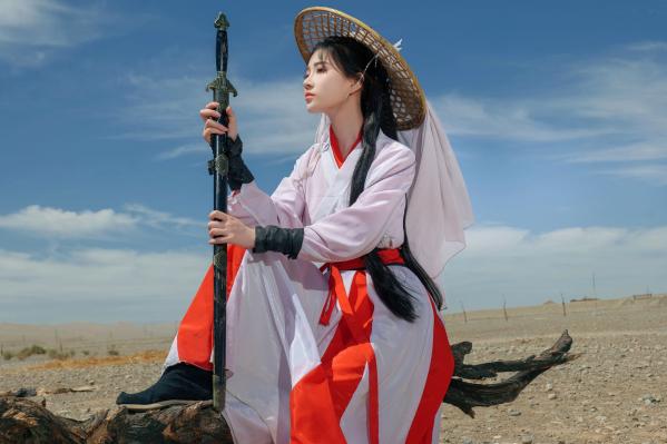 年年Nnian 年年  《年年Nnian-青丝诀》古风侠女唯美写真，西域边塞场景下的冷艳气质红白古装COS第80张图片