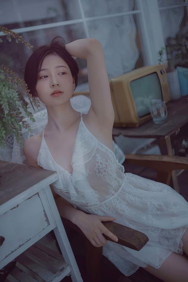 年年Nnian 年年  年年Nnian-青青子衿：复古怀旧色调私房，白蕾丝诱惑展曼妙身姿第1张图片