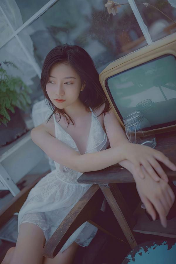 年年Nnian 年年  年年Nnian-青青子衿：复古怀旧色调私房，白蕾丝诱惑展曼妙身姿第3张图片