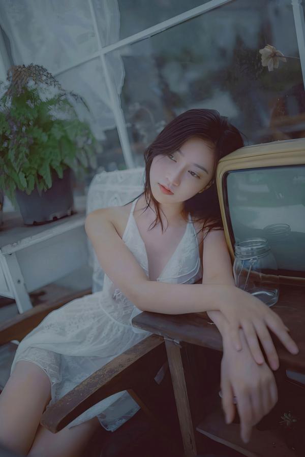 年年Nnian 年年  年年Nnian-青青子衿：复古怀旧色调私房，白蕾丝诱惑展曼妙身姿第4张图片