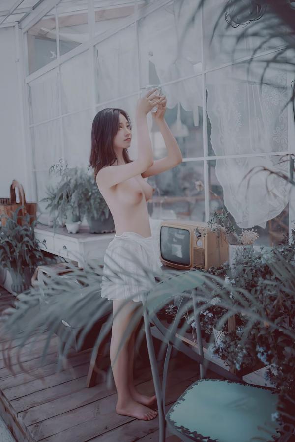 年年Nnian 年年  年年Nnian-青青子衿：复古怀旧色调私房，白蕾丝诱惑展曼妙身姿第12张图片