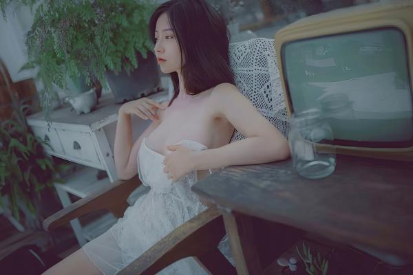 年年Nnian 年年  年年Nnian-青青子衿：复古怀旧色调私房，白蕾丝诱惑展曼妙身姿第23张图片