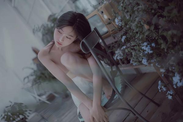 年年Nnian 年年  年年Nnian-青青子衿：复古怀旧色调私房，白蕾丝诱惑展曼妙身姿第25张图片
