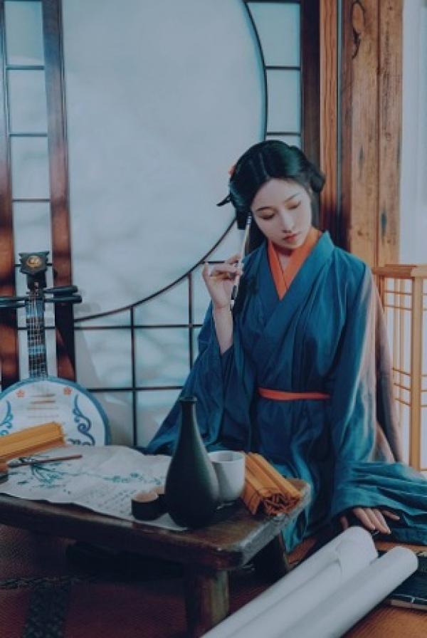 年年Nnian 年年  《年年Nnian-汉宫春月》古典汉服私房写真，唯美气质古风国潮大片第1张图片