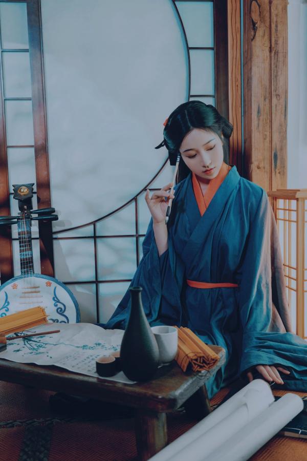 年年Nnian 年年  《年年Nnian-汉宫春月》古典汉服私房写真，唯美气质古风国潮大片第2张图片