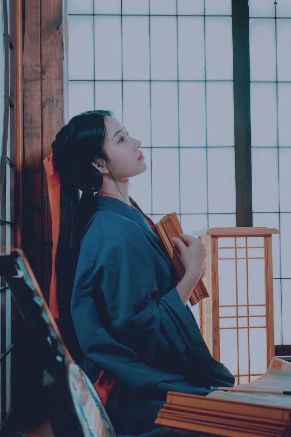 年年Nnian 年年  《年年Nnian-汉宫春月》古典汉服私房写真，唯美气质古风国潮大片第3张图片