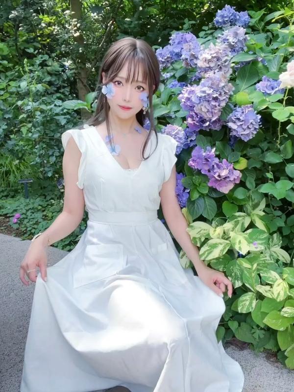    Ely_eee(ElyEE子) 雨季绣球花：清新白裙花海户外写真，夏日治愈系灵动女神第29张图片