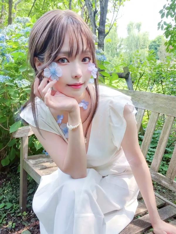    Ely_eee(ElyEE子) 雨季绣球花：清新白裙花海户外写真，夏日治愈系灵动女神第31张图片