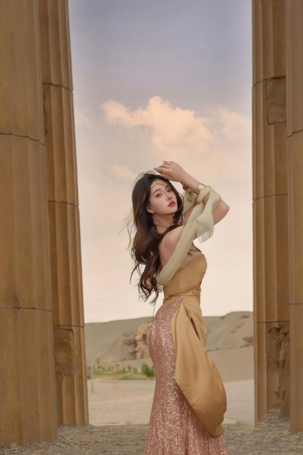 年年Nnian 年年  年年Nnian-圣墟：荒漠古迹中的异域金色女神，唯美大尺度艺术私房写真第4张图片