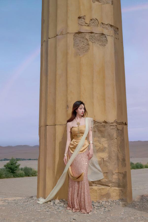 年年Nnian 年年  年年Nnian-圣墟：荒漠古迹中的异域金色女神，唯美大尺度艺术私房写真第15张图片