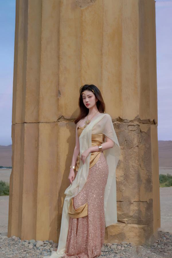 年年Nnian 年年  年年Nnian-圣墟：荒漠古迹中的异域金色女神，唯美大尺度艺术私房写真第18张图片