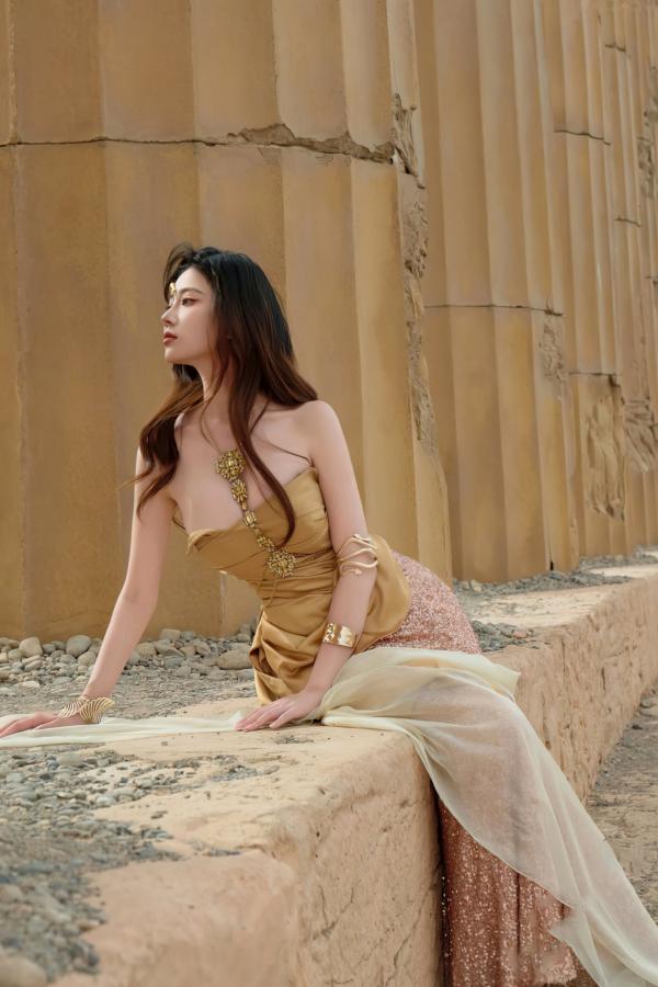 年年Nnian 年年  年年Nnian-圣墟：荒漠古迹中的异域金色女神，唯美大尺度艺术私房写真第28张图片