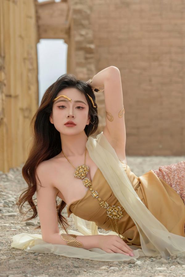年年Nnian 年年  年年Nnian-圣墟：荒漠古迹中的异域金色女神，唯美大尺度艺术私房写真第39张图片