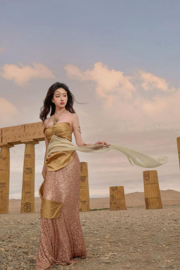 年年Nnian 年年  年年Nnian-圣墟：荒漠古迹中的异域金色女神，唯美大尺度艺术私房写真第59张图片