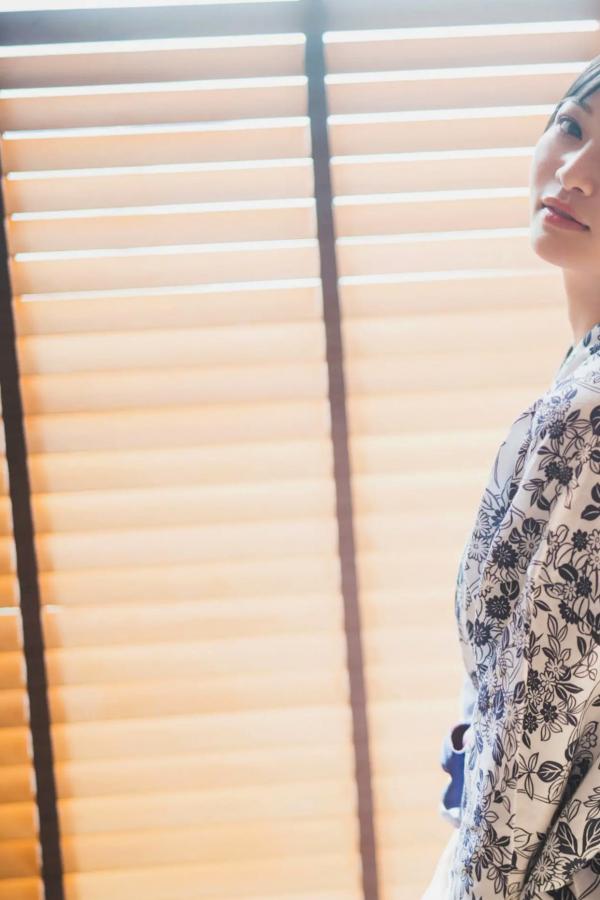    佐山すずか - 週末彼女，清新私房写真，极致童颜巨乳，居家慵懒风格，治愈系性感女神第71张图片