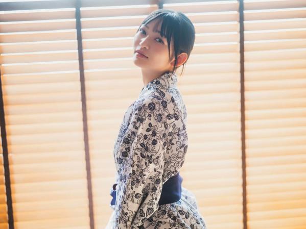    佐山すずか - 週末彼女，清新私房写真，极致童颜巨乳，居家慵懒风格，治愈系性感女神第72张图片