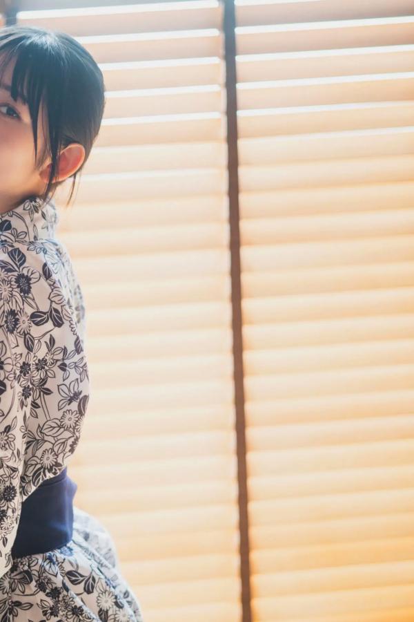    佐山すずか - 週末彼女，清新私房写真，极致童颜巨乳，居家慵懒风格，治愈系性感女神第73张图片