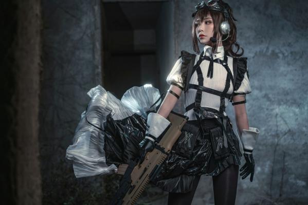    爆机少女喵小吉-战斗女仆第二弹-战损风特战制服COS-末世荒野持枪写真第4张图片