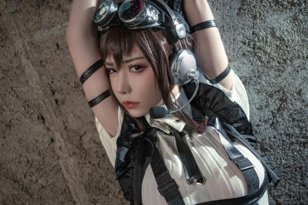    爆机少女喵小吉-战斗女仆第二弹-战损风特战制服COS-末世荒野持枪写真第8张图片