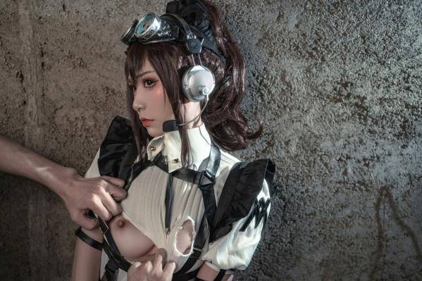    爆机少女喵小吉-战斗女仆第二弹-战损风特战制服COS-末世荒野持枪写真第10张图片