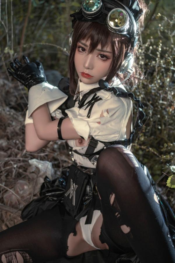    爆机少女喵小吉-战斗女仆第二弹-战损风特战制服COS-末世荒野持枪写真第15张图片