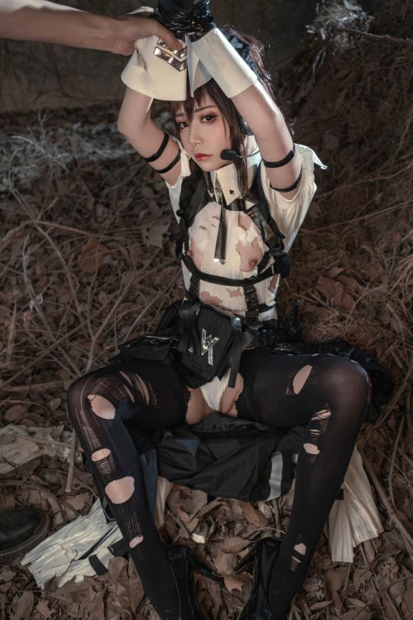    爆机少女喵小吉-战斗女仆第二弹-战损风特战制服COS-末世荒野持枪写真第18张图片