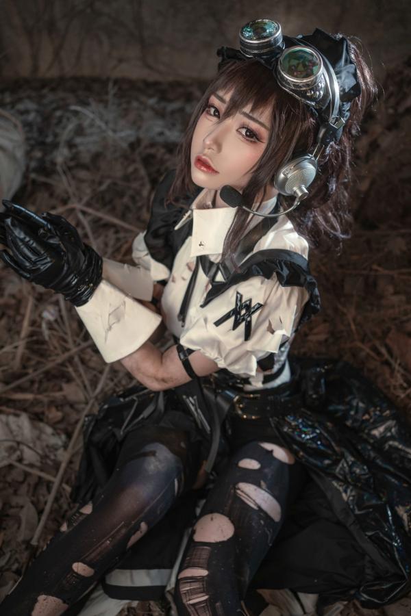    爆机少女喵小吉-战斗女仆第二弹-战损风特战制服COS-末世荒野持枪写真第20张图片